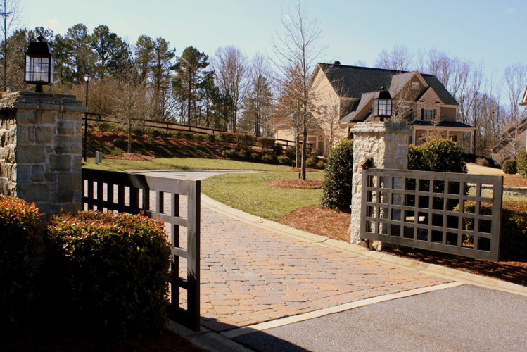 2_st_michaels_bay_on_lake_lanier_cumming_georgia_luxury_lake_neighborhood_entrance
